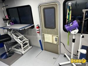 1999 Safari Trek Pet Care / Veterinary Truck Solar Panels California Gas Engine for Sale