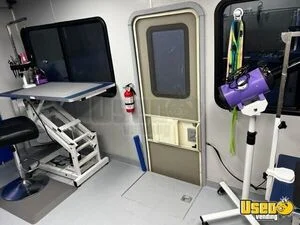 1999 Safari Trek Pet Care / Veterinary Truck Solar Panels California Gas Engine for Sale