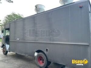 1999 Step Van Kitchen Food Truck All-purpose Food Truck Diamond Plated Aluminum Flooring Texas Gas Engine for Sale