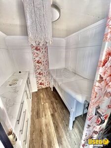 1999 Step Van Mobile Hair & Nail Salon Truck Cabinets Washington for Sale