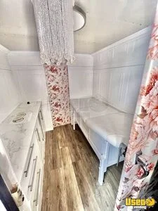 1999 Step Van Mobile Hair & Nail Salon Truck Cabinets Washington for Sale