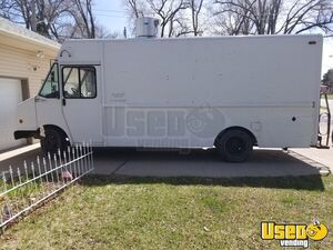 1999 Utilimaster P3500 Kitchen Food Truck All-purpose Food Truck Air Conditioning Nebraska Diesel Engine for Sale
