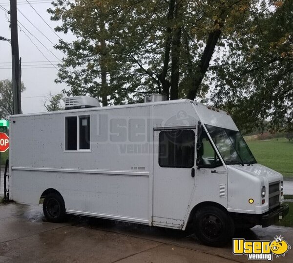 1999 Utilimaster P3500 Kitchen Food Truck All-purpose Food Truck Nebraska Diesel Engine for Sale