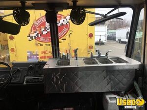 1999 Utilimaster Step Van Food Truck All-purpose Food Truck Stovetop Virginia Diesel Engine for Sale