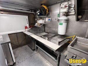 1999 Utility Master Kitchen Food Truck All-purpose Food Truck Deep Freezer Utah Diesel Engine for Sale