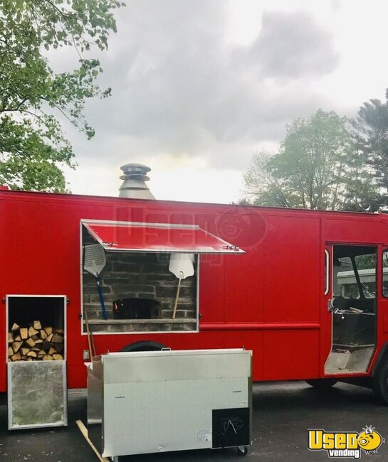 1999 Utility Wood-fired Pizza Truck Pizza Food Truck New York Gas Engine for Sale