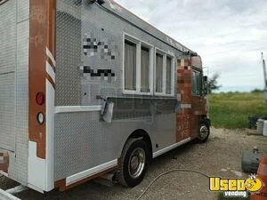 2000 International All-Purpose Food Truck Mobile Food Unit for Sale in Texas!