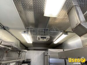 2000 C5500 Kitchen Food Truck All-purpose Food Truck 130 Arkansas Gas Engine for Sale