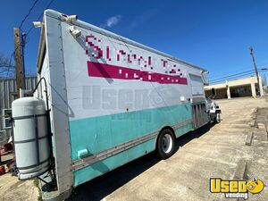 2000 C5500 Kitchen Food Truck All-purpose Food Truck Insulated Walls Arkansas Gas Engine for Sale