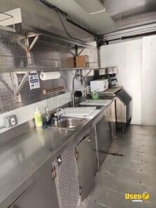 2000 C5500 Kitchen Food Truck All-purpose Food Truck Refrigerator Arkansas Gas Engine for Sale