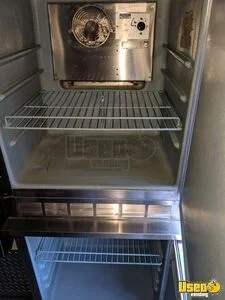 2000 E-450 Van Kitchen Food Truck All-purpose Food Truck Additional 4 Maryland Diesel Engine for Sale