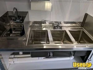 2000 E-450 Van Kitchen Food Truck All-purpose Food Truck Hand-washing Sink Maryland Diesel Engine for Sale