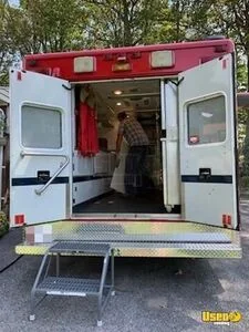 2000 E-450 Van Kitchen Food Truck All-purpose Food Truck Refrigerator Maryland Diesel Engine for Sale