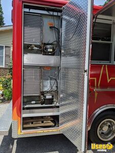 2000 E-450 Van Kitchen Food Truck All-purpose Food Truck Stainless Steel Wall Covers Maryland Diesel Engine for Sale