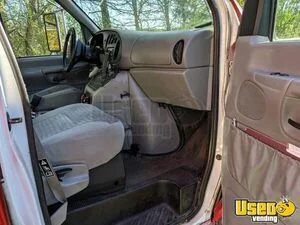 2000 E-450 Van Kitchen Food Truck All-purpose Food Truck Warming Cabinet Maryland Diesel Engine for Sale