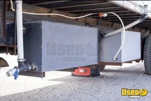 2000 F650 Mobile Barbershop Truck Mobile Hair & Nail Salon Truck 13 New York Diesel Engine for Sale