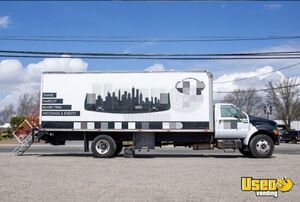 2000 Ford F650 24' Mobile Barbershop Truck/Barbershop on Wheels for Sale in New York!