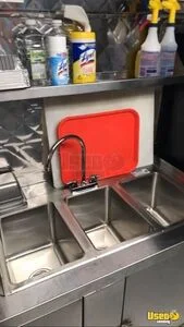 2000 Food Bus All-purpose Food Truck Diamond Plated Aluminum Flooring Delaware Diesel Engine for Sale