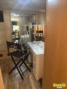 2000 Forest River Mobile Hair & Nail Salon Truck Air Conditioning Pennsylvania Gas Engine for Sale