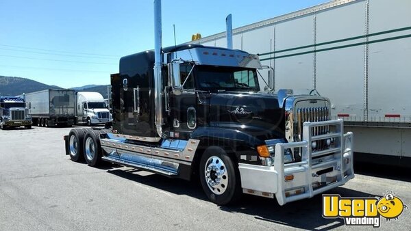 2000 Freightliner Semi Truck Montana for Sale