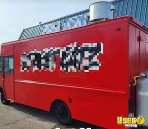 2000 22' Chevrolet P30 Grumman Food Truck w/ 2023 Kitchen/ New Engine / New Trans for Sale in Illinois!