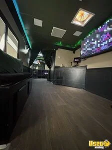 2000 Jamboree Mobile Barbershop Truck Mobile Hair & Nail Salon Truck Air Conditioning California Gas Engine for Sale