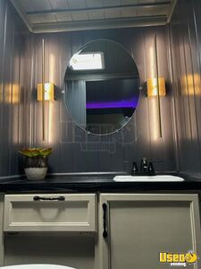 2000 Jamboree Mobile Barbershop Truck Mobile Hair & Nail Salon Truck Backup Camera California Gas Engine for Sale