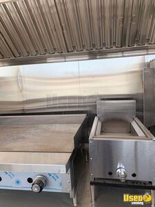 2000 Kitchen Food Truck All-purpose Food Truck Diamond Plated Aluminum Flooring Arizona Diesel Engine for Sale