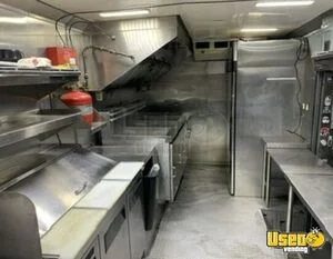 2000 Kitchen Food Truck All-purpose Food Truck Diamond Plated Aluminum Flooring Arizona Diesel Engine for Sale