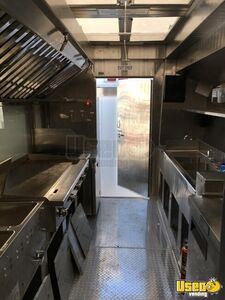 2000 Kitchen Food Truck All-purpose Food Truck Insulated Walls California Diesel Engine for Sale