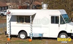 2000 Kitchen Food Truck All-purpose Food Truck Refrigerator Virginia Diesel Engine for Sale