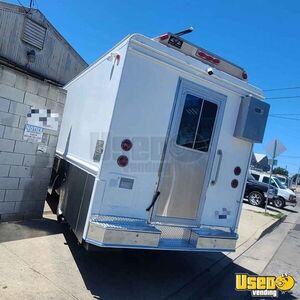 2000 Kitchen Food Truck All-purpose Food Truck Upright Freezer California Gas Engine for Sale
