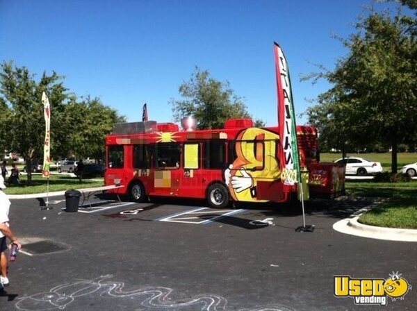 2000 Low Floor Kitchen Food Truck All-purpose Food Truck Florida Diesel Engine for Sale