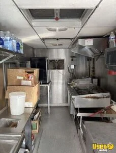 2000 M Line All-purpose Food Truck Stainless Steel Wall Covers Utah Diesel Engine for Sale