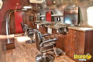 2000 Mobile Barbershop Mobile Hair & Nail Salon Truck Cabinets Texas for Sale