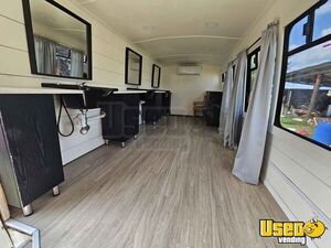 2000 Mobile Hair Salon Truck Mobile Hair & Nail Salon Truck Electrical Outlets Missouri for Sale