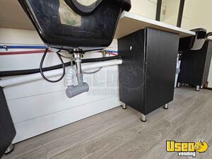 2000 Mobile Hair Salon Truck Mobile Hair & Nail Salon Truck Fresh Water Tank Missouri for Sale