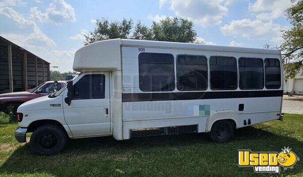 2000 Mobile Hair Salon Truck Mobile Hair & Nail Salon Truck Missouri for Sale