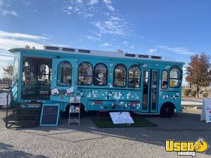 2000 Mobile Pet Wash And Retail Store Truck Pet Care / Veterinary Truck Floor Drains New Mexico Gas Engine for Sale