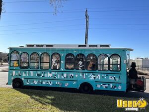 2000 Mobile Pet Wash And Retail Store Truck Pet Care / Veterinary Truck New Mexico Gas Engine for Sale