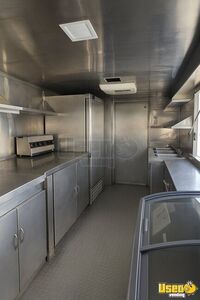 2000 Mt 45 Chassis All-purpose Food Truck Cabinets Florida Diesel Engine for Sale