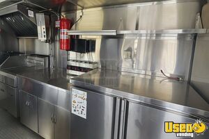 2000 Mt 45 Chassis All-purpose Food Truck Diamond Plated Aluminum Flooring Florida Diesel Engine for Sale