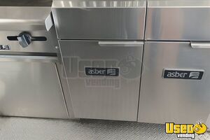 2000 Mt 45 Chassis All-purpose Food Truck Upright Freezer Florida Diesel Engine for Sale