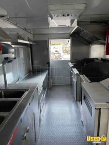2000 Mt45 Kitchen Food Truck All-purpose Food Truck Refrigerator Florida Diesel Engine for Sale