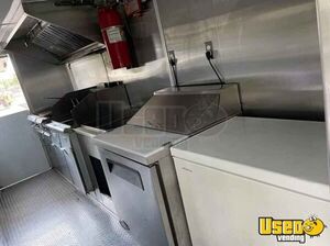 2000 Mt45 Kitchen Food Truck All-purpose Food Truck Stovetop Florida Diesel Engine for Sale