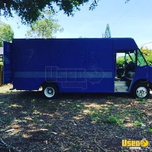 2000 Mt45 Step Van Mobile Boutique Truck Mobile Boutique Cabinets Colorado Diesel Engine for Sale