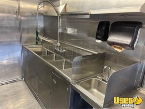 2000 Mt55 Kitchen Food Truck All-purpose Food Truck Exterior Customer Counter Arizona Diesel Engine for Sale