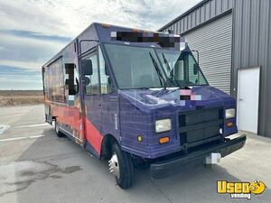2000 P30 All-purpose Food Truck Concession Window Iowa Gas Engine for Sale