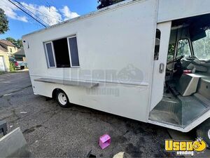 2000 P30 All-purpose Food Truck Concession Window Minnesota for Sale