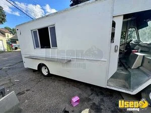 2000 P30 All-purpose Food Truck Concession Window Minnesota for Sale